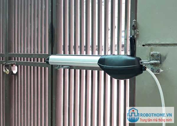 Lắp đặt cổng mở cánh tay đòn 2 cánh