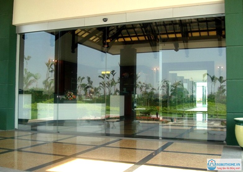 Cửa kính tự đóng
